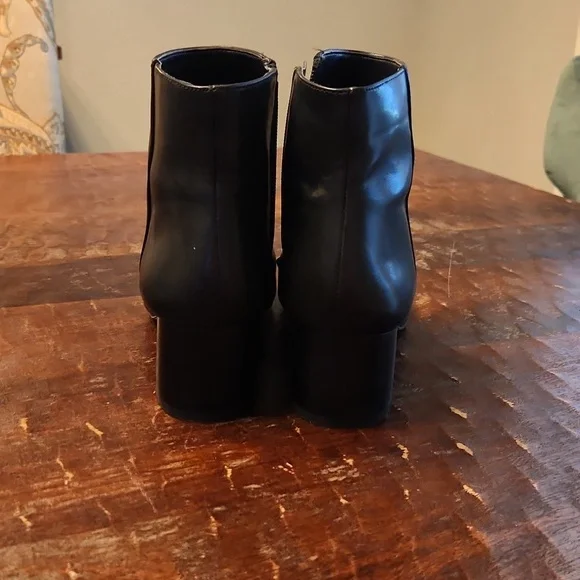 Ann Taylor black booties - Picture 2 of 7